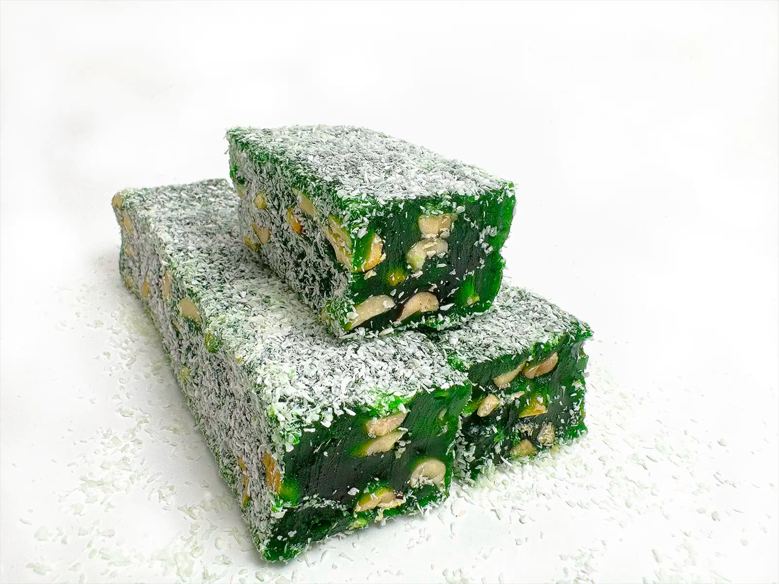 Классический яблочный лукум с фундуком в кокосе