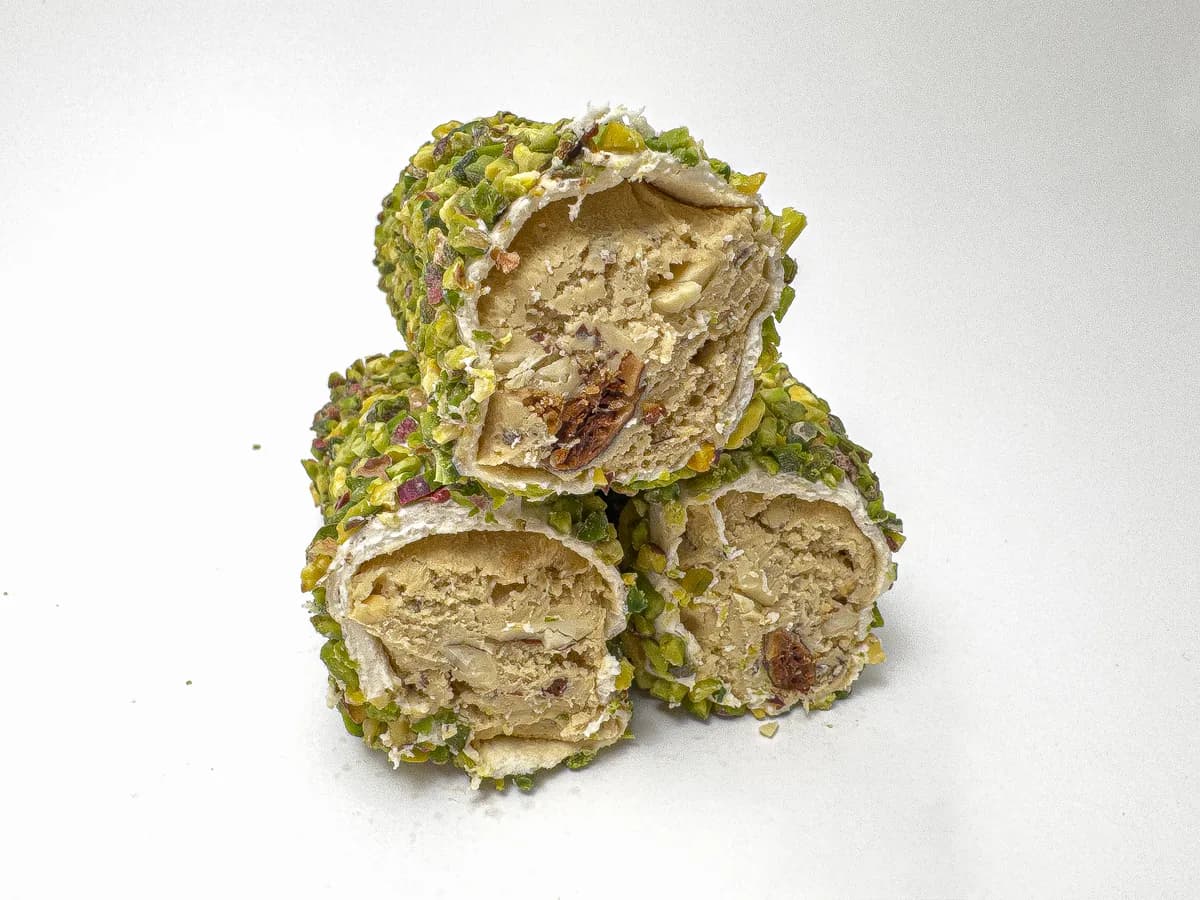 Рахат-лукум Сарма с фундучным кремом в фисташковой крошке